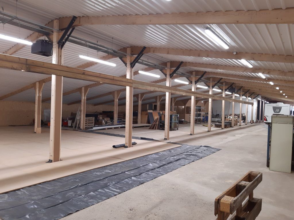 10-UnderConstruction-ceiling Crowland Caravans - Under construction - ceiling up