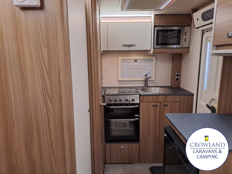 2022 Swift Accord 380 - Image 11